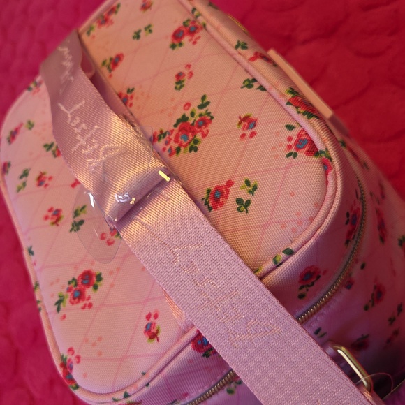 NWT Betsey Johnson Insulated Lunch Tote Bag Pink Roses Crossbody Shoulder Strap - Picture 9 of 11